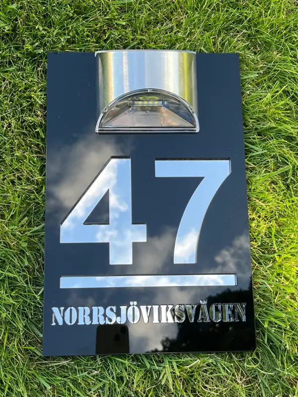 Hus/Fasadskylt solcellsdriven