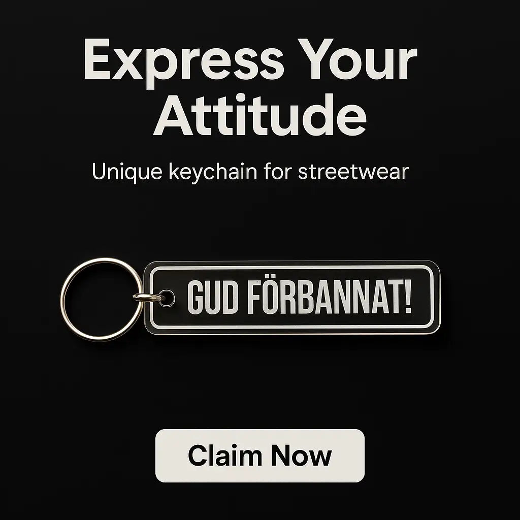 En svart bakgrund med text: Uttryck din attityd. Express-presentatörens Nyckelring | GUD FÖRBANNAT, en unik streetwear-nyckelring i akryl med graverad baksida. Här nedan: Nyckelring med texten GUD FÖRBANNAT! och en Claim Now-knapp.
