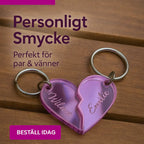 Express-presenter's Nyckelring - Halvt hjärta i spegelplast (rosa) är en 4x3cm lila hjärtformad nyckelring delad i två, graverad med namn i hjärta - perfekt som en personlig present till par eller vänner.