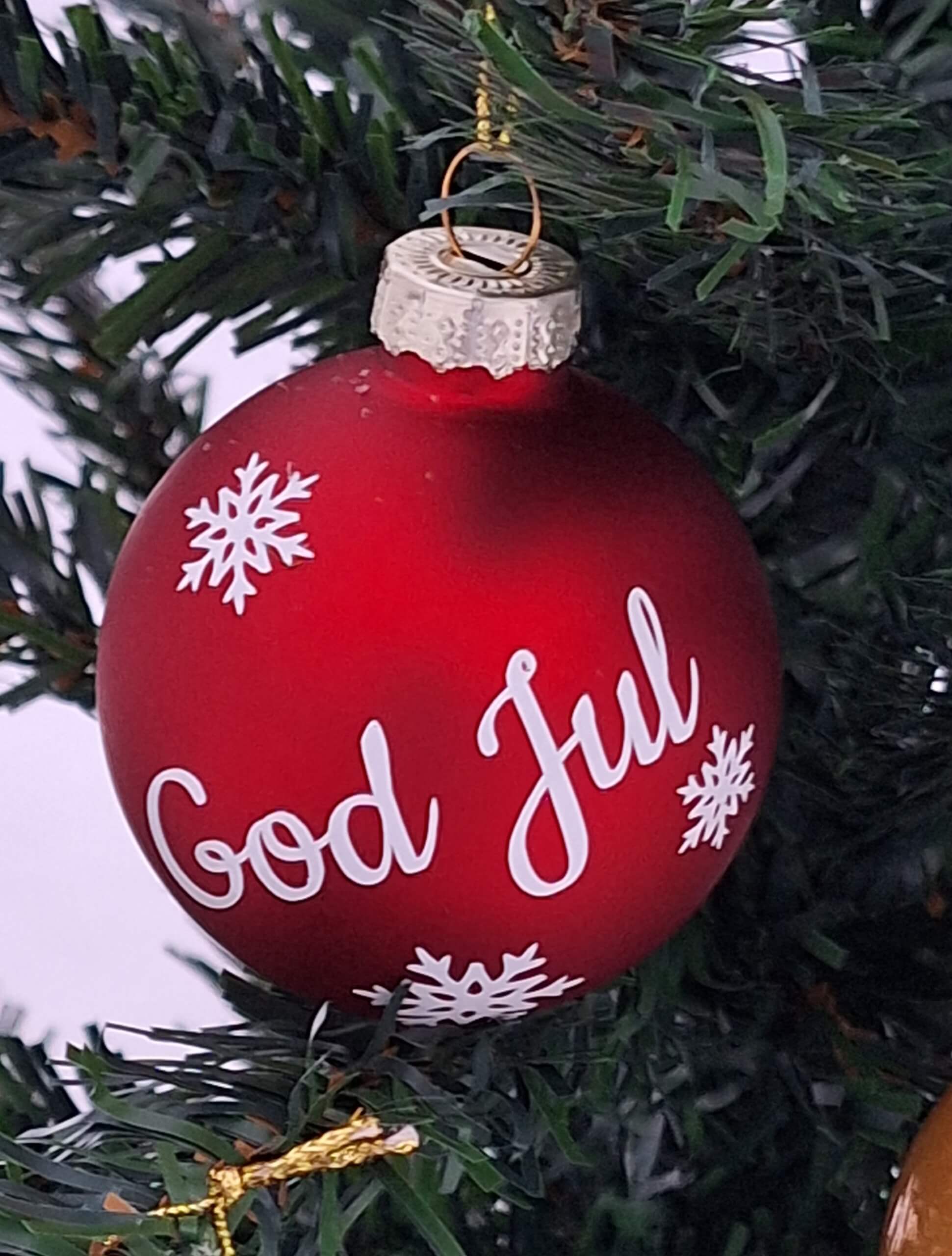 Julgransdekoration i glas med text