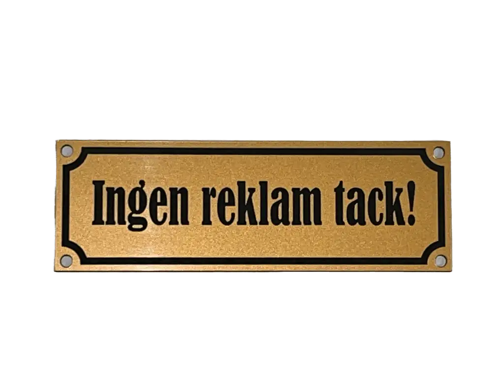 Skylt Ingen reklam tack från Express-presenter är en 150×50 mm stor guldfärgad skylt med svart text, "Ingen reklam tack!" (Ingen reklam tack!) och fyra hörnhål för enkel montering.