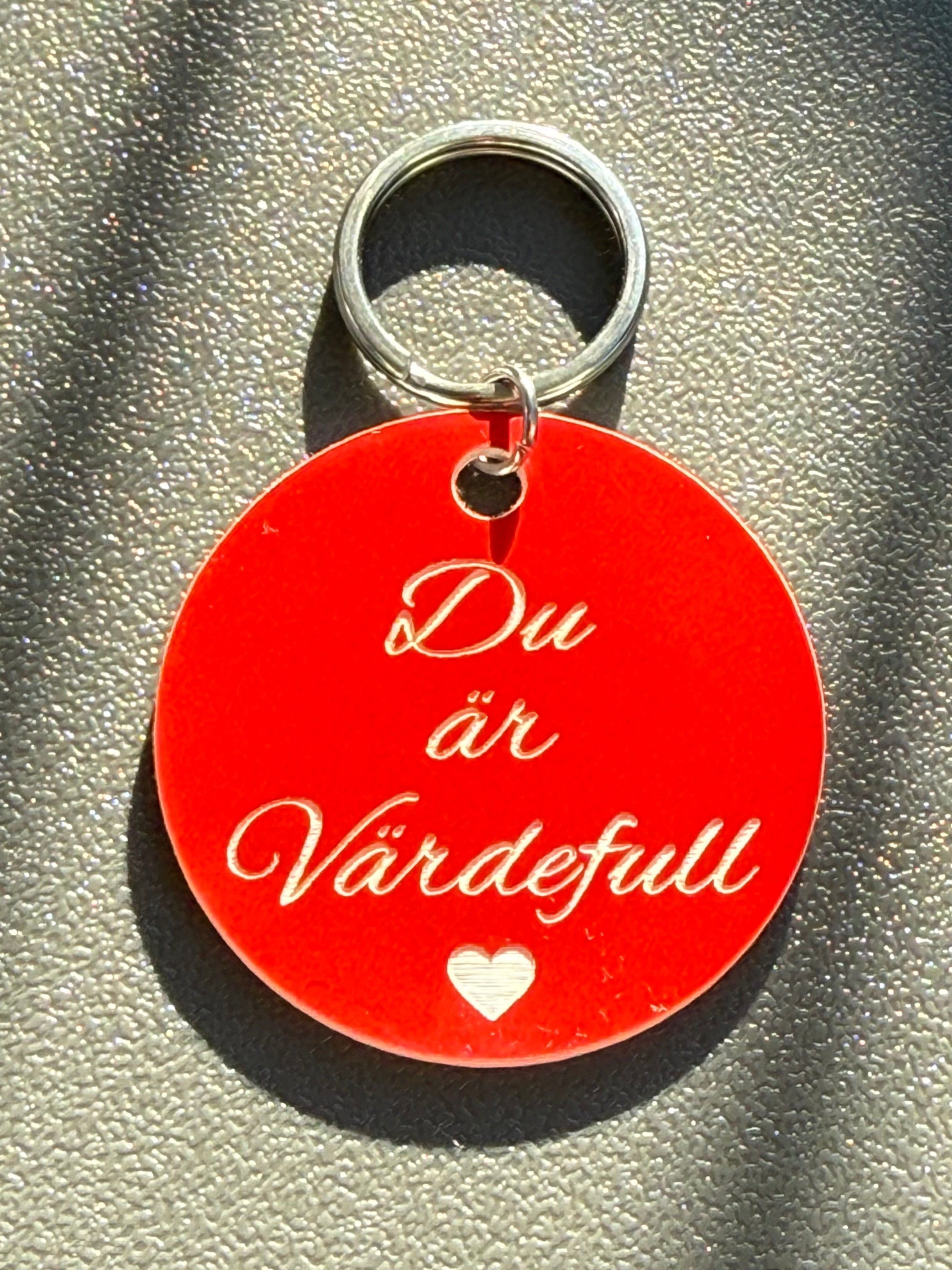 Nyckelring | Du är värdefull (röd)