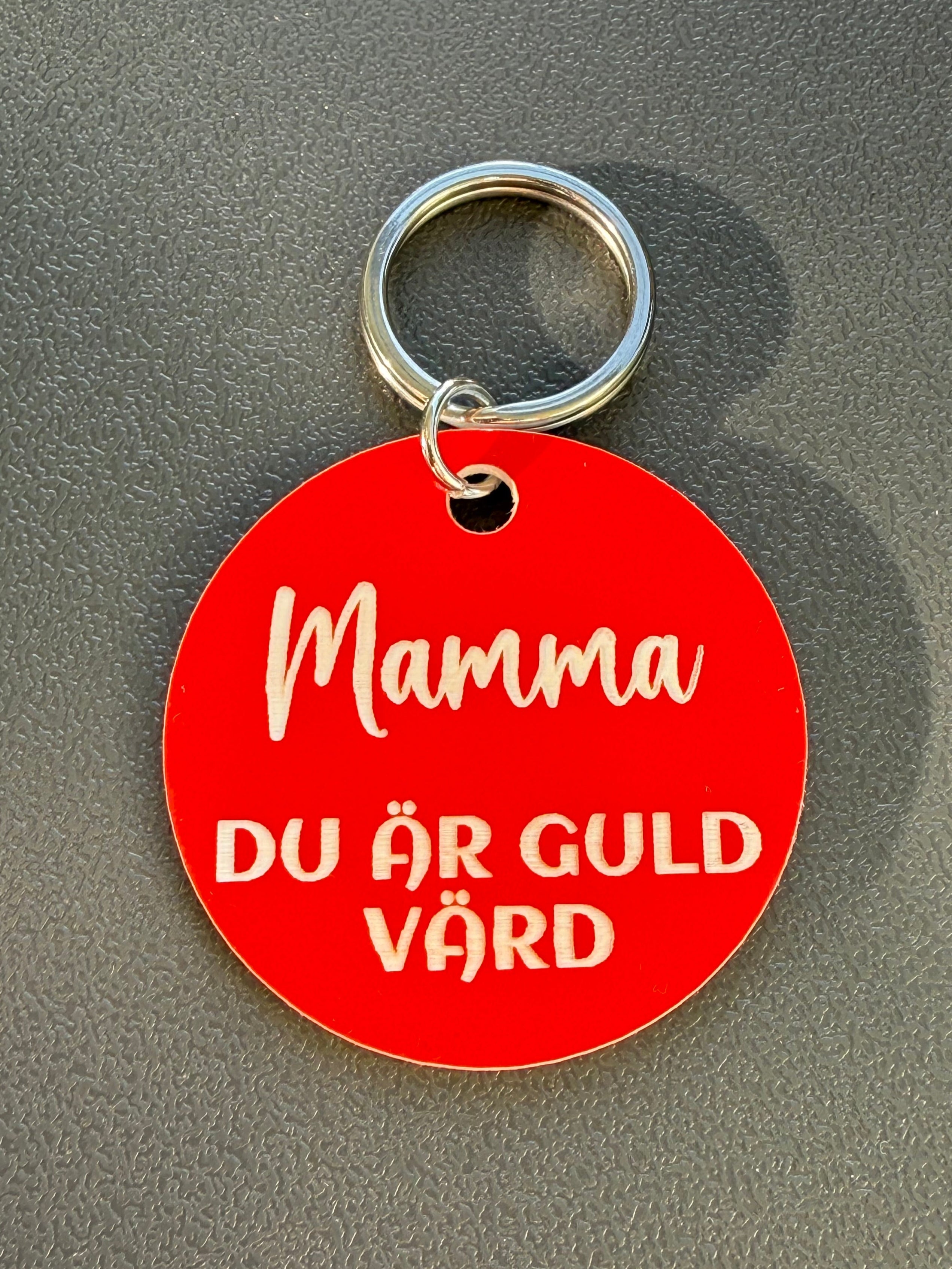 Nyckelring | Mamma du är guld värd (Röd)