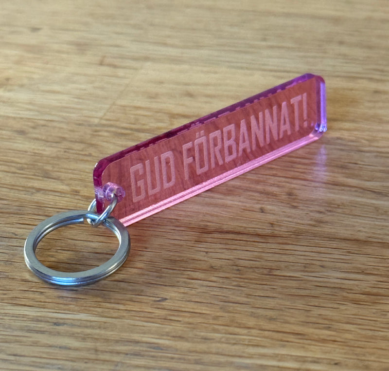Nyckelring | “Gud förbannat” i spegelplast – Rolig svensk design & perfekt present