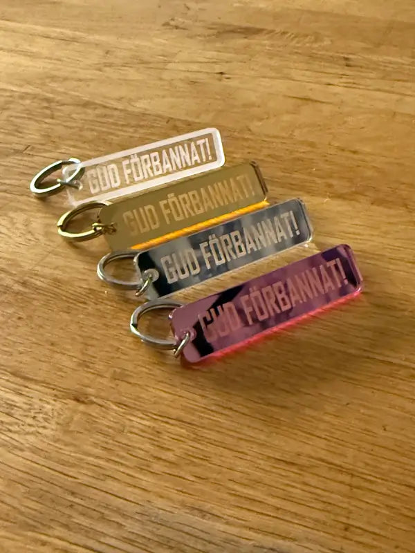Nyckelring | “Gud förbannat” i spegelplast - Expresspresenter.se