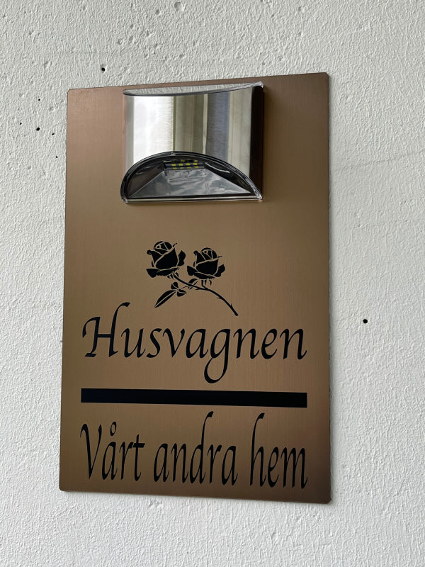 Skylt till husvagnen
