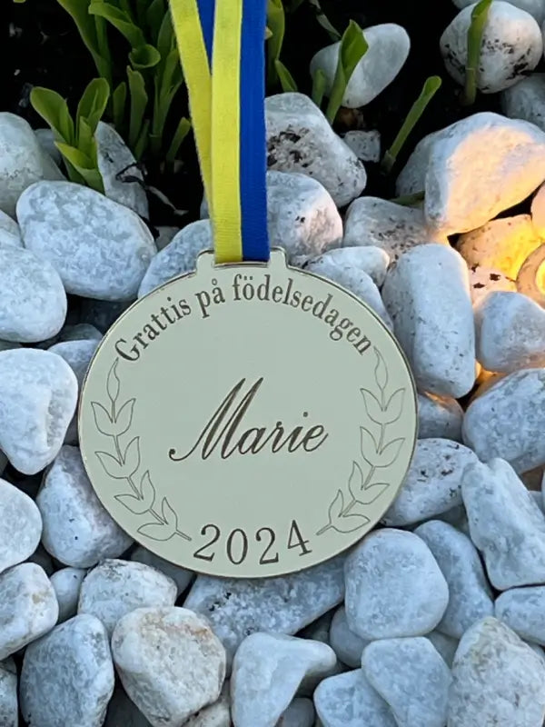 Medalj grattis på födelsedagen - DinMedalj