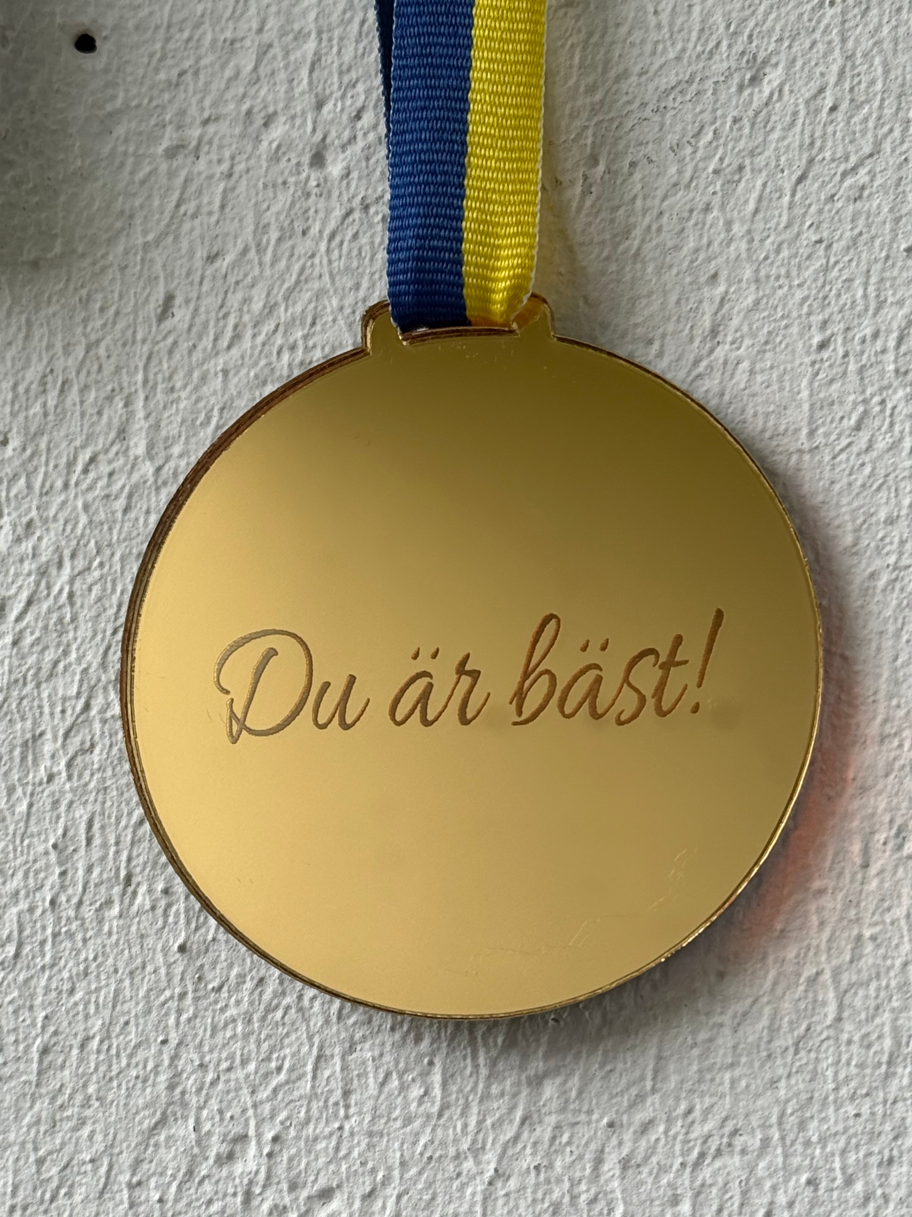 unika medaljer graverade
skolmedalj guld du är bäst
present medalj vänskap
personlig medalj med text
medalj tillverkad i Sverige
medalj i spegelplast
medalj du är bäst
lasergraverad medalj guld
idrottsmedalj lasergravyr
du är bäst prisbelöning