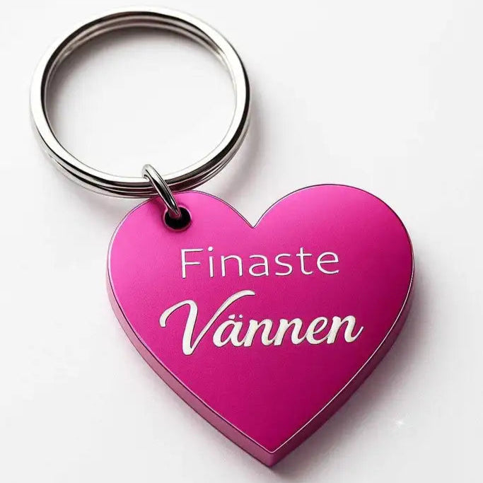 Express-presenter Nyckelring | Finaste vännen (rosa) har en silverfärgad nyckelring med en rosa, hjärtformad tagg med texten "Finaste Vännen" i vit text.