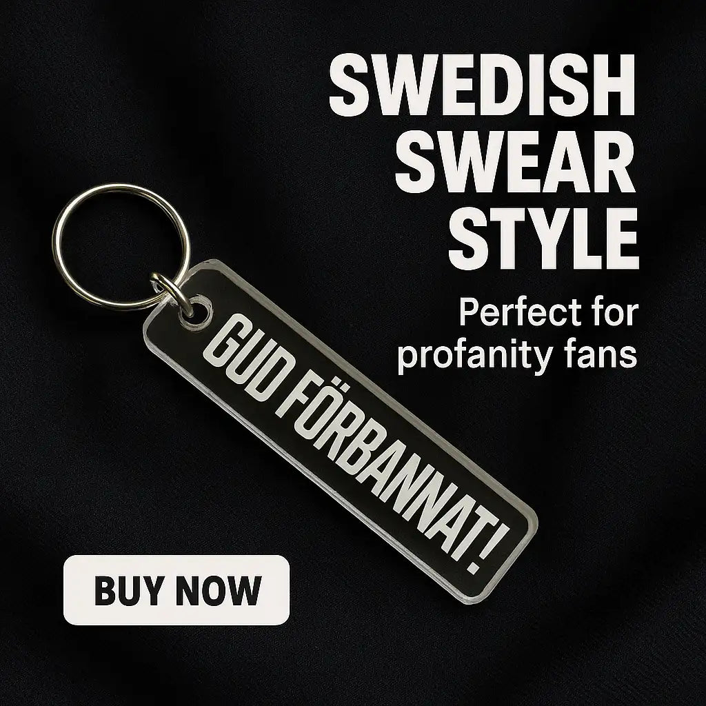 Express-presenter Nyckelring | GUD FÖRBANNAT: Akryl nyckelring med tydlig svensk svordom och "SWEDISH SWEAR STYLE"-text. Perfekt present för den som gillar starka uttryck. Finns med graverad baksida. Svart tygbakgrund, BUY NOW-knapp syns.