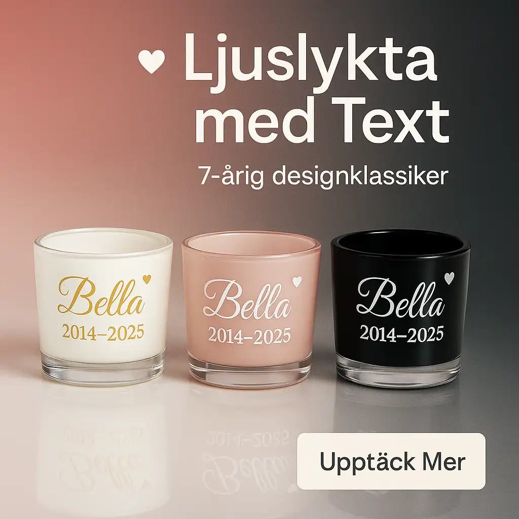 Tre personliga Ljuslykta | Minneslykta namn & Årtal ljusstakar från Express-presenter, i vitt, rosa och svart med namnet Bella och år 2014-2025. Svensk text marknadsför handtvättsvänlig specialdesign för värmeljus. Knapp för "Upptäck Mer" medföljer.
