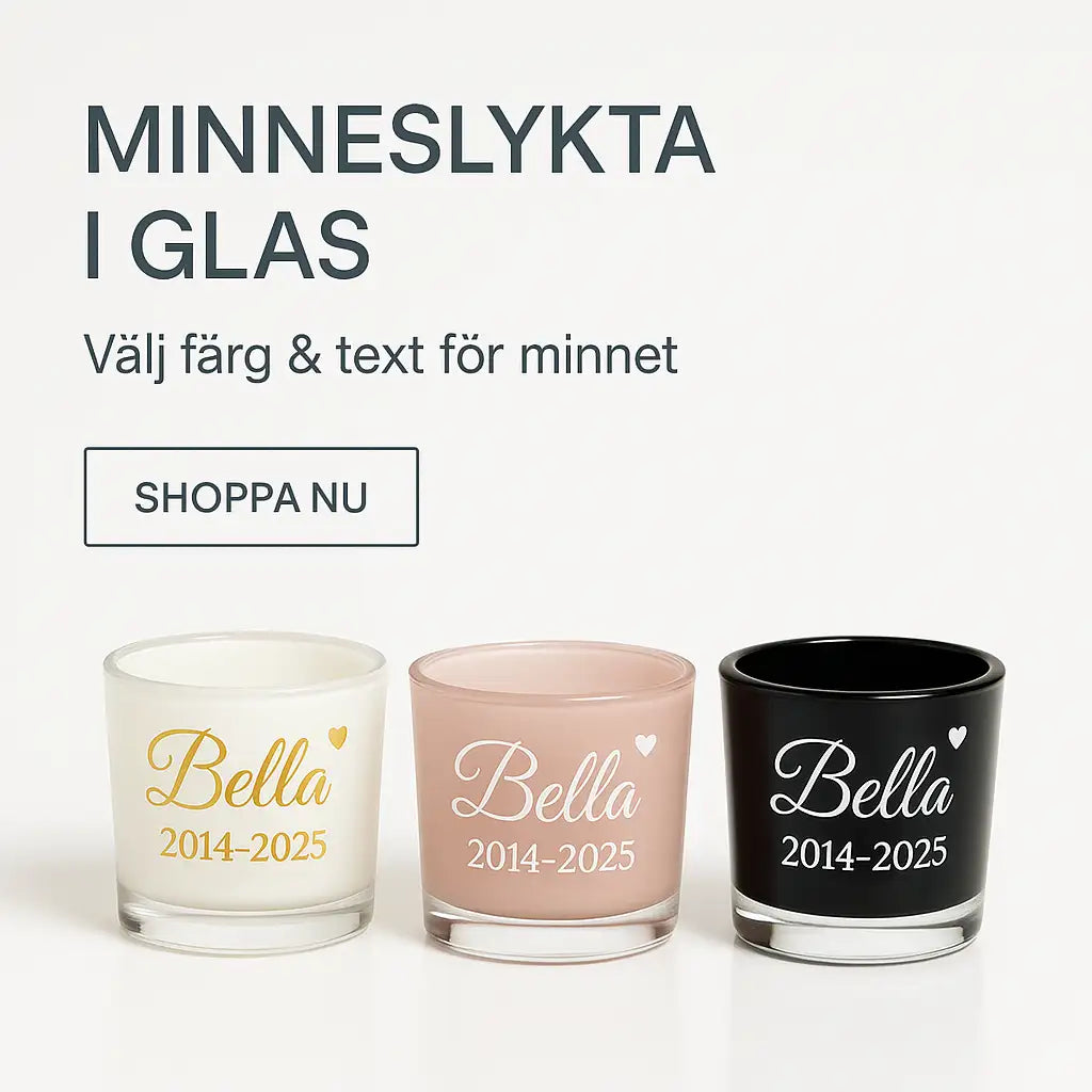 Express-presentatörens Ljuslykta | Minneslykta namn & Årtal: Tre minnesljus i glas i vitt, rosa och svart, vart och ett personligt med Bella 2014-2025 och ett hjärta. Välj själv färg/text. Tips för handtvätt ingår. Shoppa Nu!.