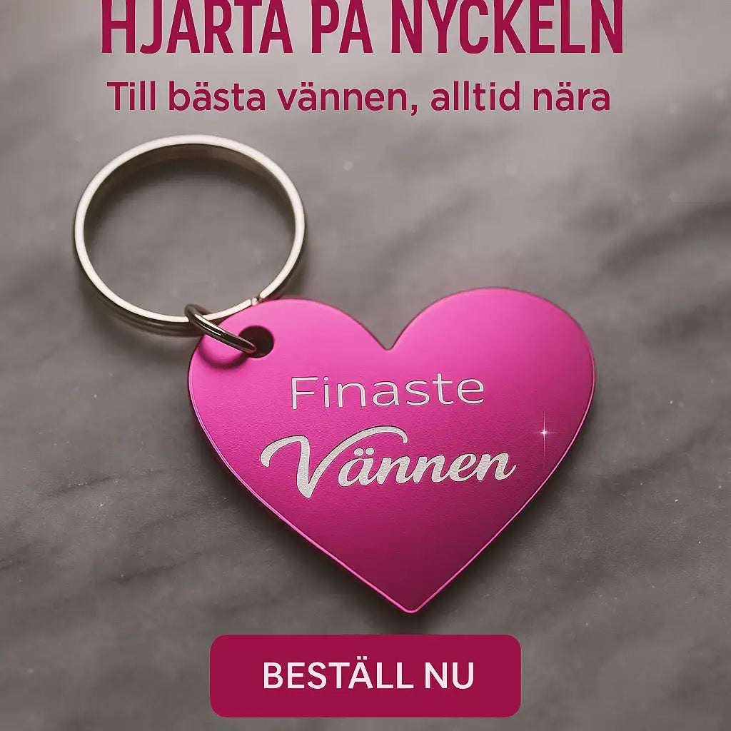 Nyckelring | Finaste vännen (rosa) från Express-presenter ligger på en grå yta. Ovanför syns svensk text, och nedanför finns en rosa knapp med texten BESTÄLL NU.