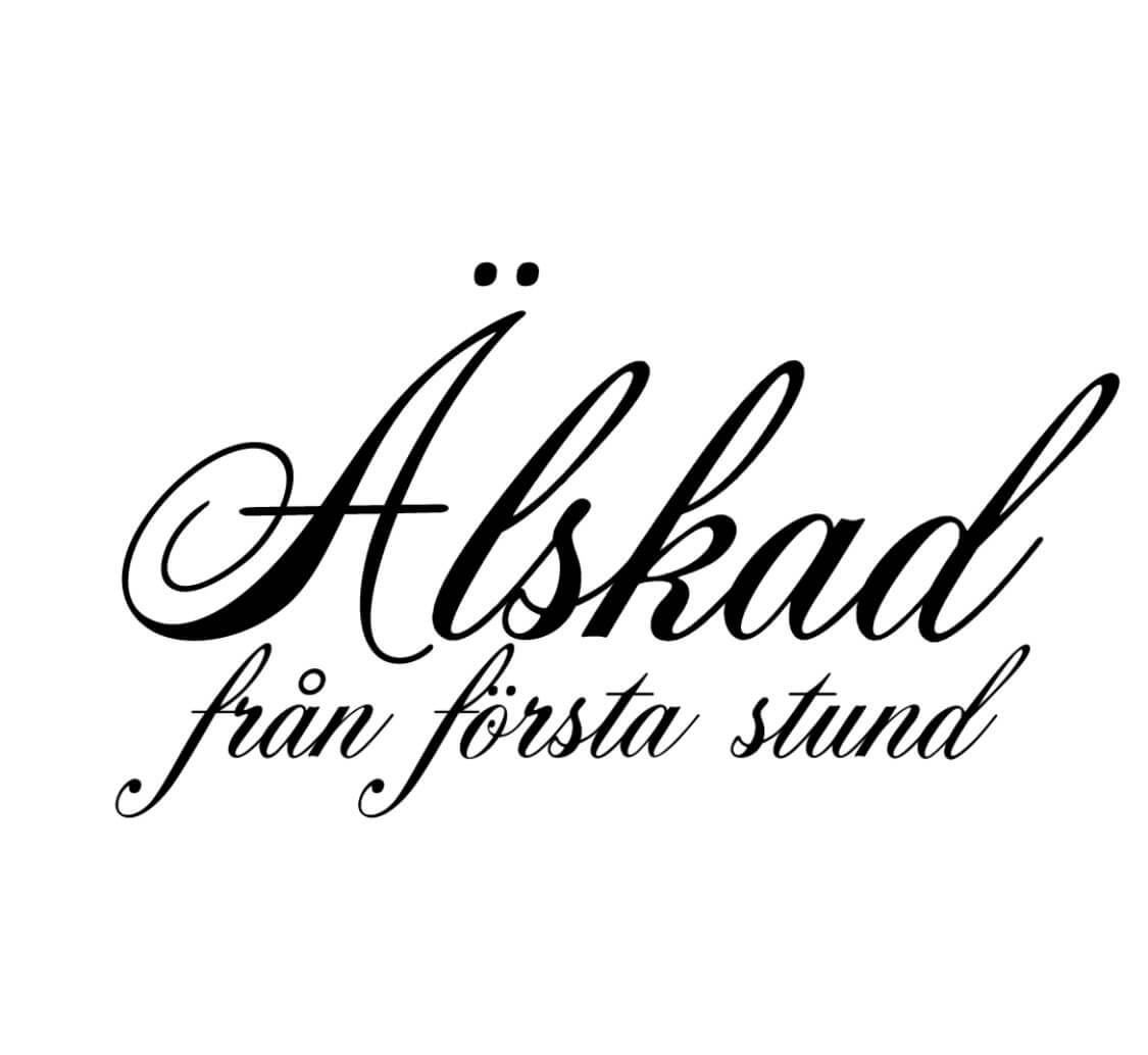 Textdekal | Älskad från första stund