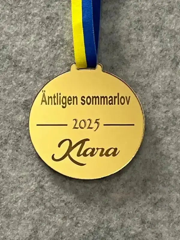 Medalj | Äntligen sommarlov med vågrät text - Express - presenter